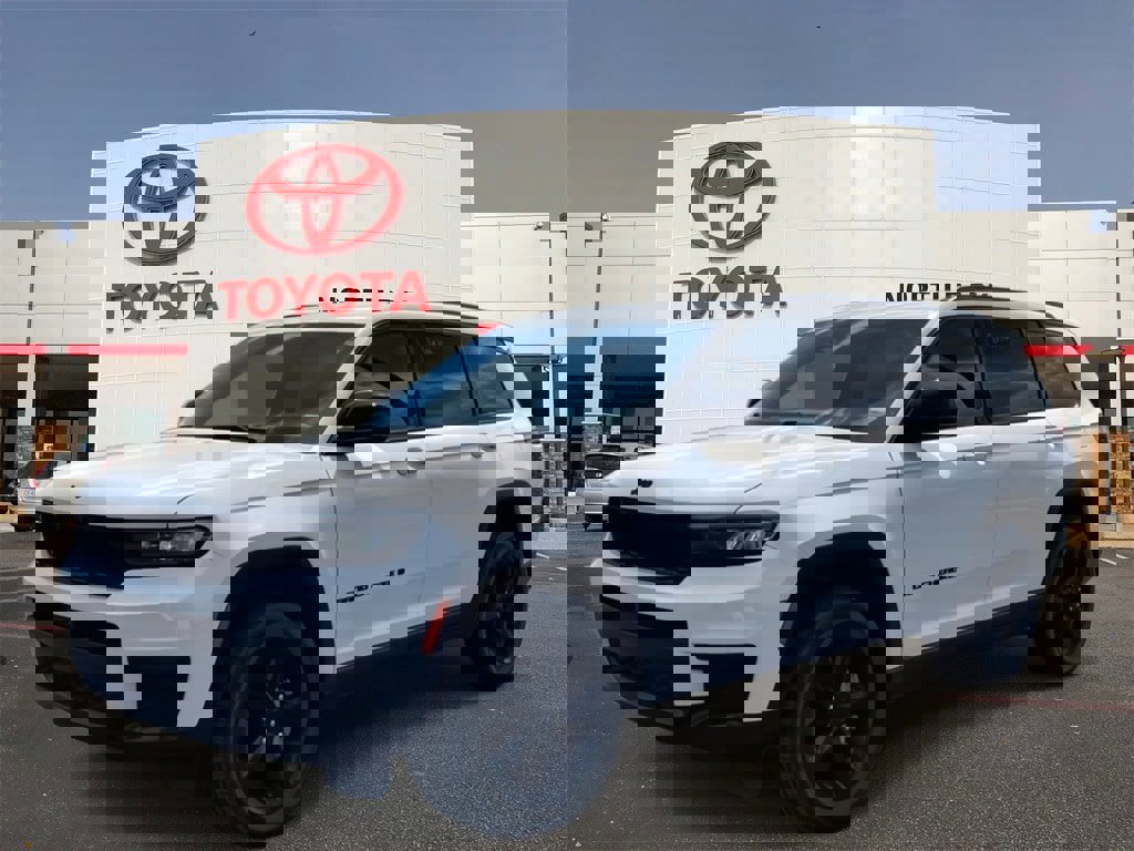 Used 2023 Jeep Grand Cherokee L Laredo