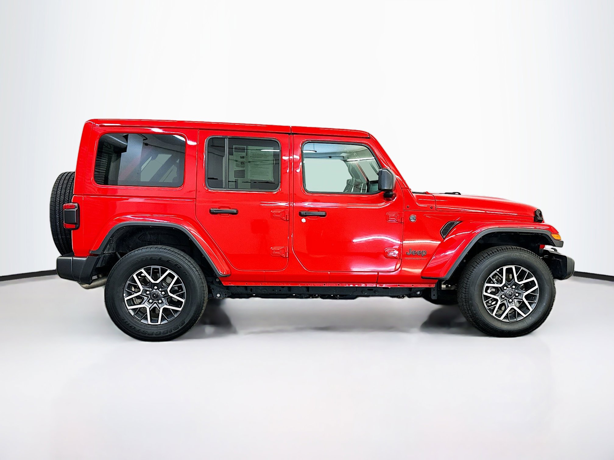 Used 2025 Jeep Wrangler Sahara image 10