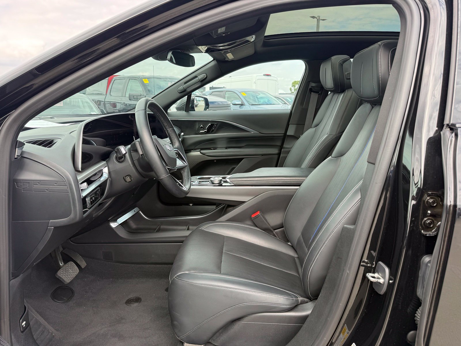 Used 2024 Cadillac Lyriq Luxury RWD image 5