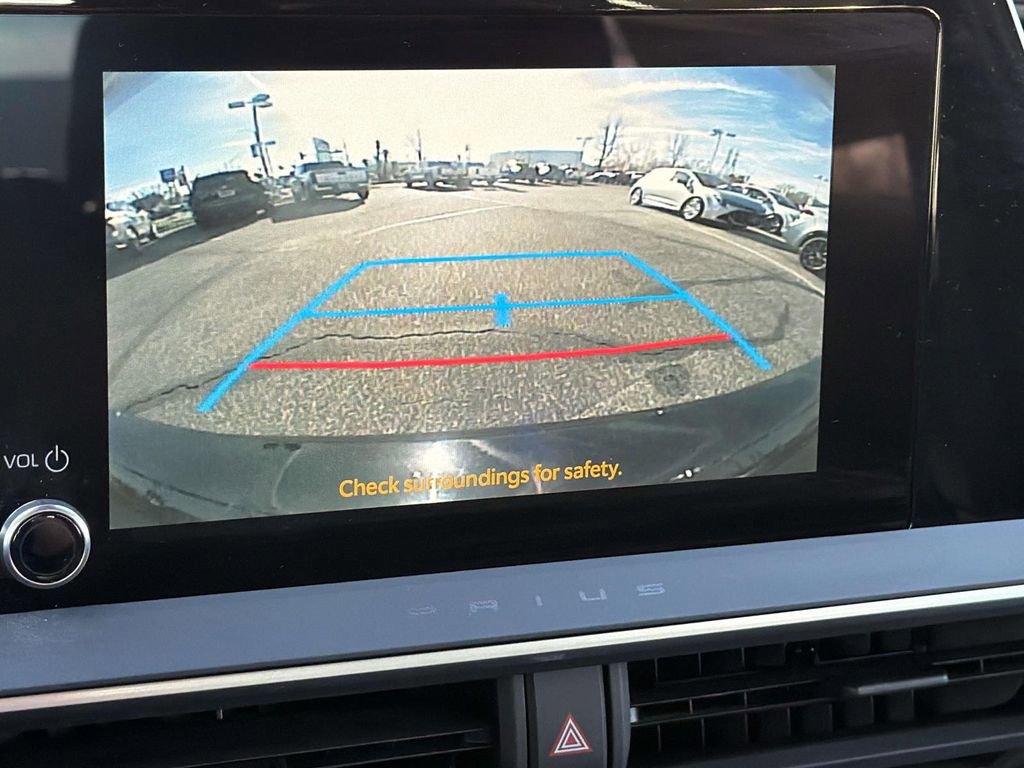Used 2025 Toyota Prius XLE image 16
