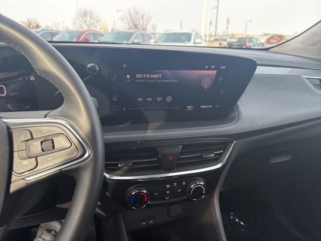Used 2025 Buick Encore GX Sport Touring image 34