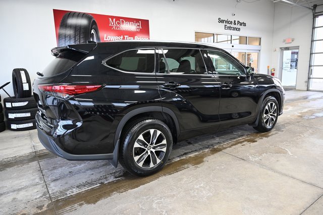 Used 2021 Toyota Highlander XLE image 5