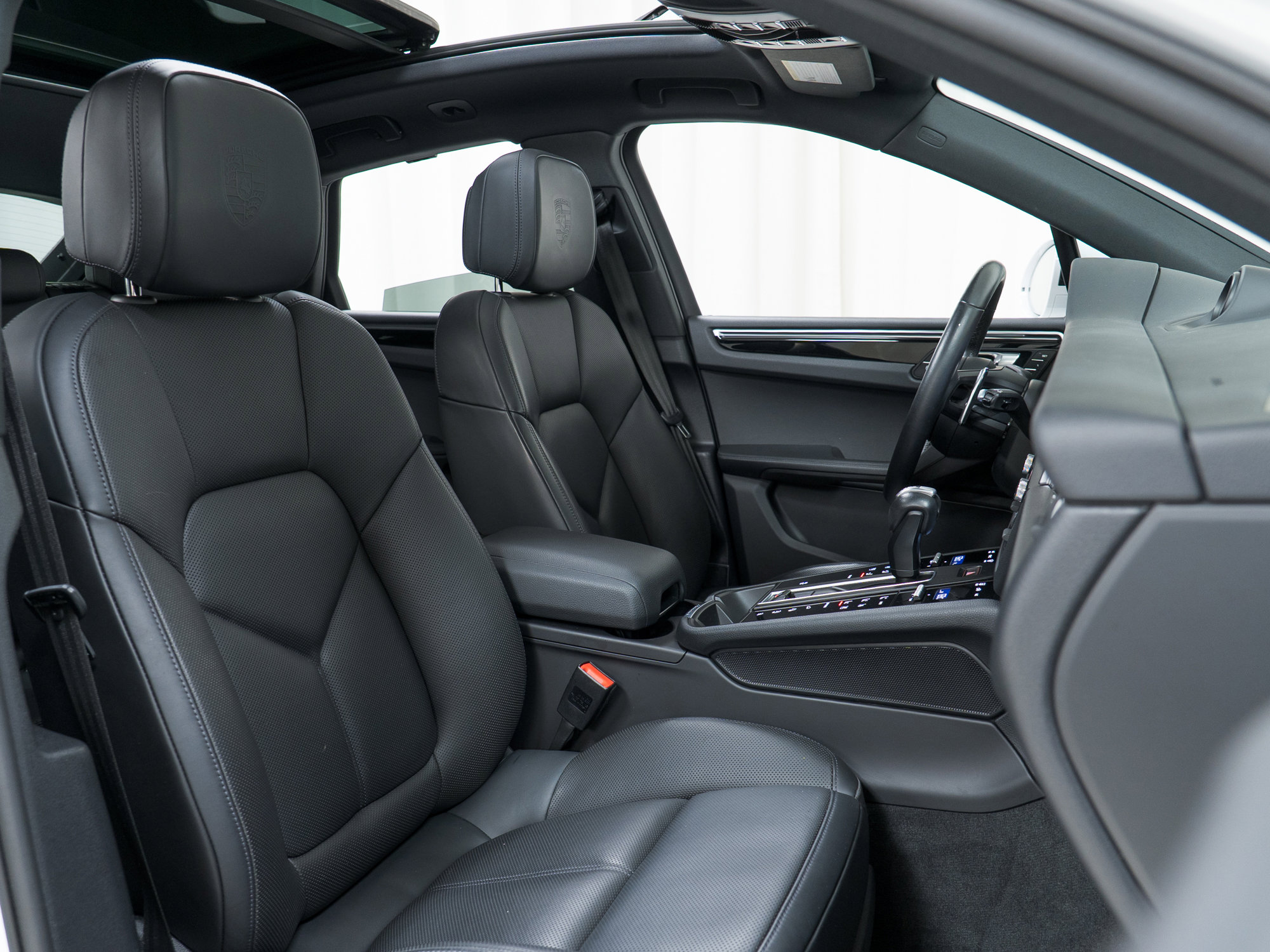 Certified 2023 Porsche Macan image 26