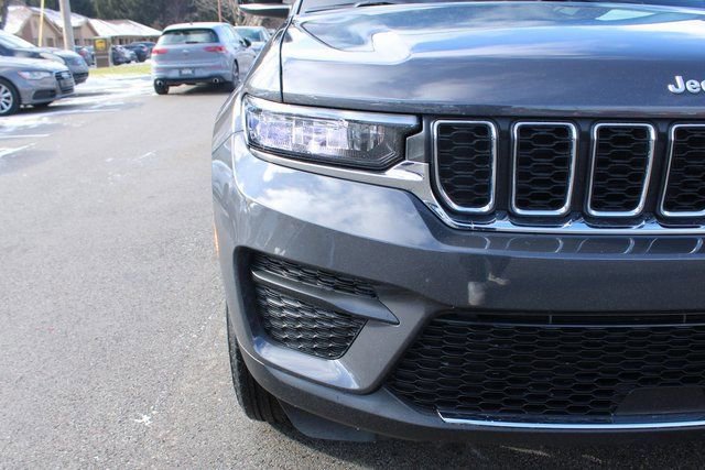 Used 2024 Jeep Grand Cherokee Laredo image 40