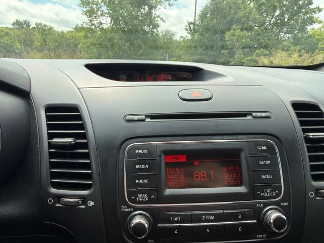 Used 2015 Kia Forte LX FWD image 12