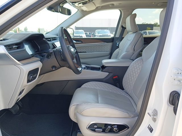 Used 2022 Jeep Grand Cherokee Summit AWD/4WD image 15