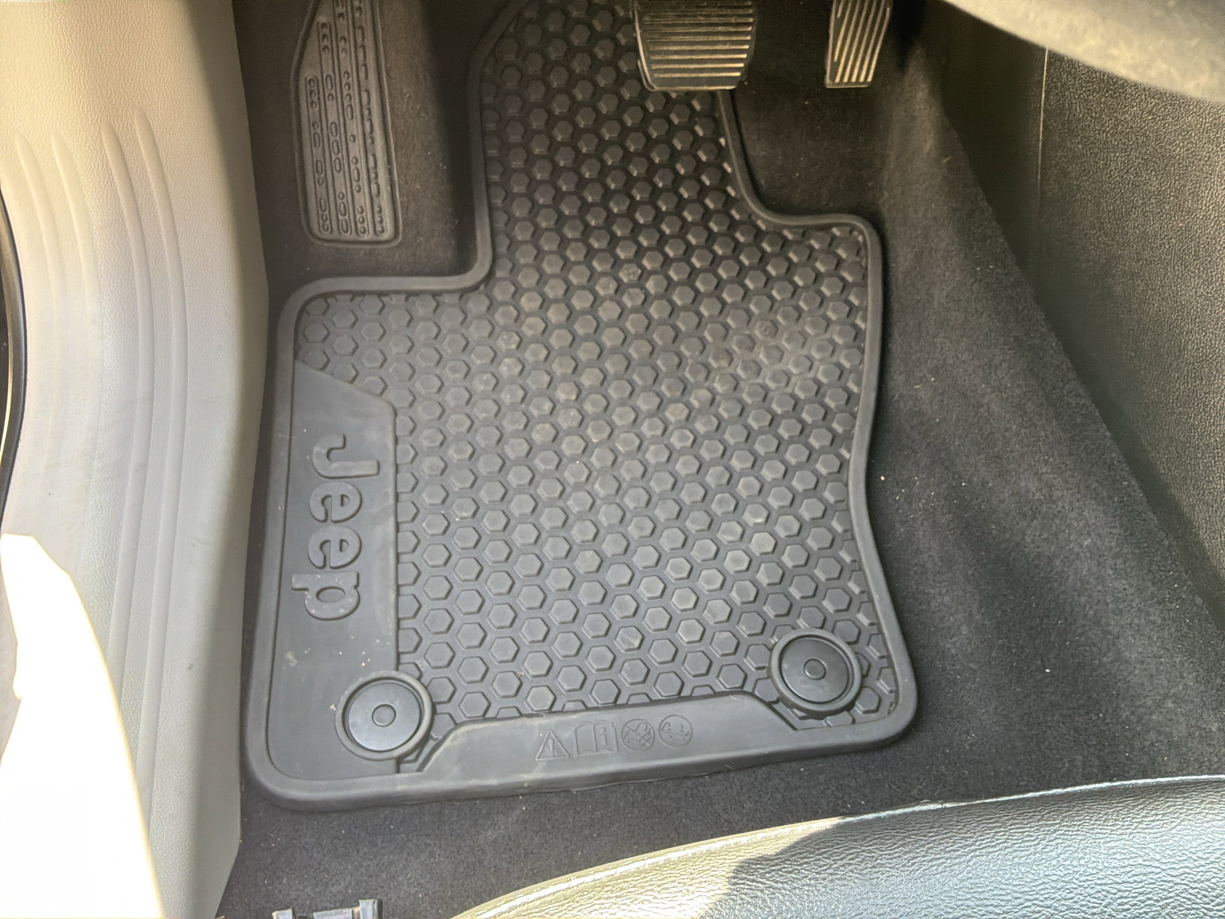 Used 2024 Jeep Compass Latitude w/ Convenience Group image 17