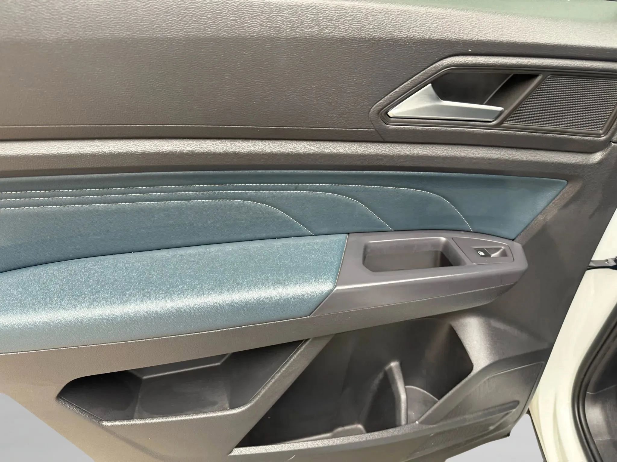 Used 2021 Volkswagen Atlas Cross Sport SEL image 35