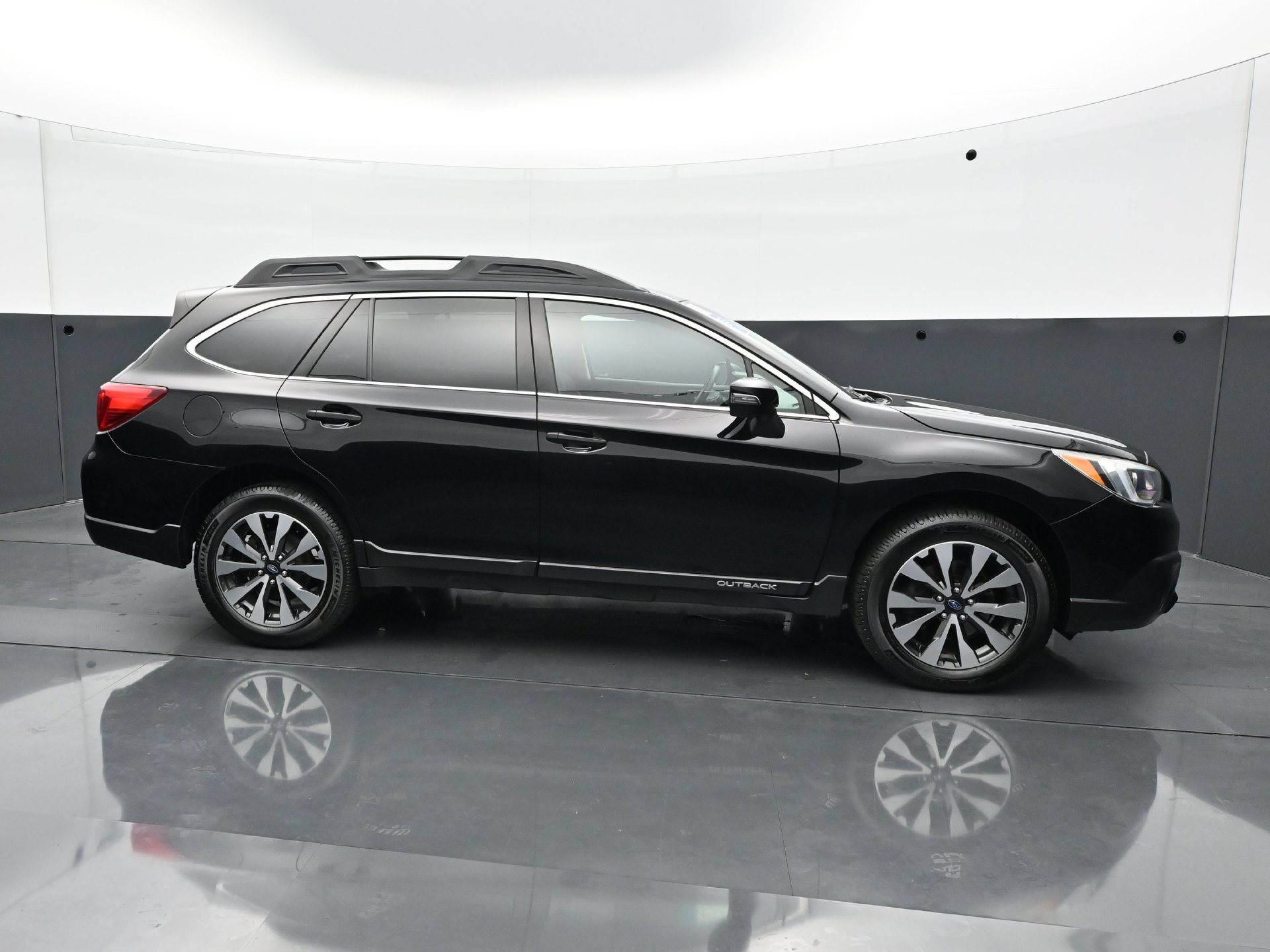 Used 2016 Subaru Outback 2.5i Limited AWD/4WD image 7