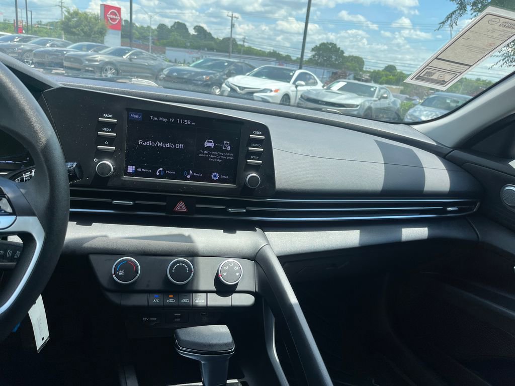 Used 2024 Hyundai Elantra SE FWD image 14