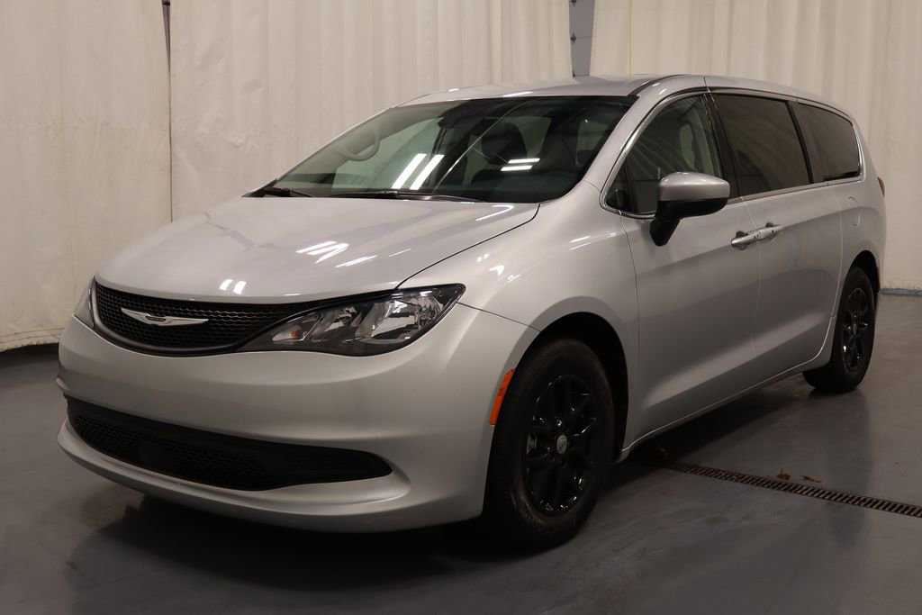 Certified 2023 Chrysler Voyager LX image 6