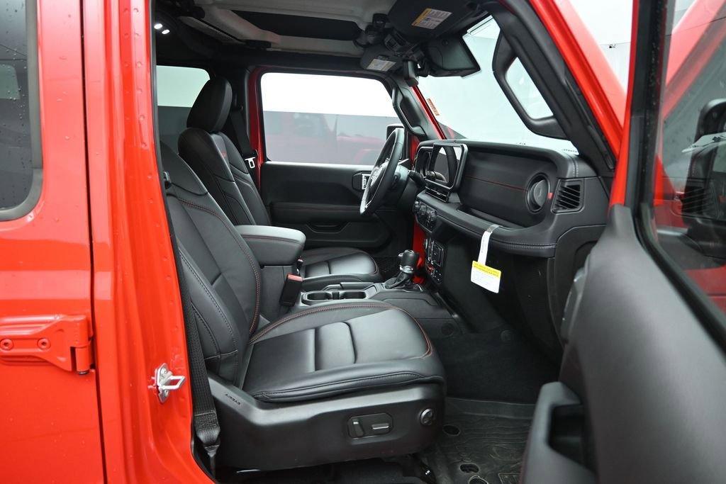 Used 2025 Jeep Wrangler Unlimited Rubicon AWD/4WD image 31