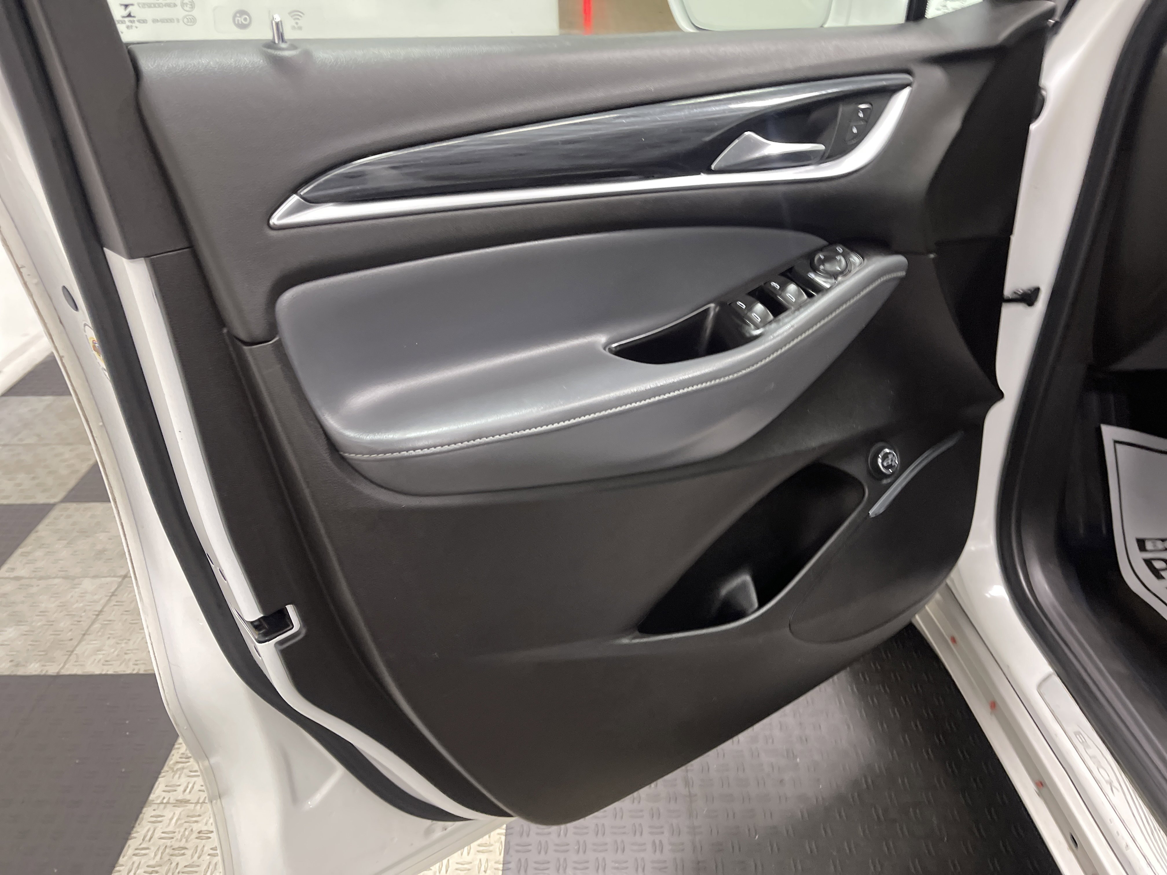 Used 2020 Buick Enclave Essence FWD image 10
