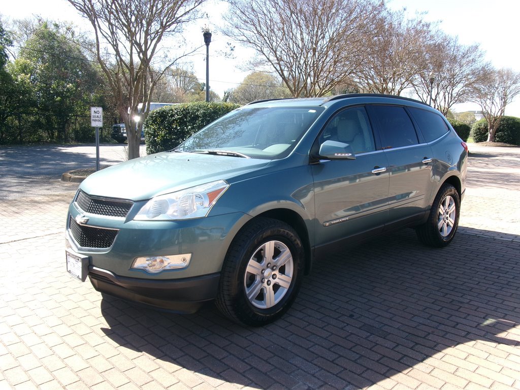 Used 2009 Chevrolet Traverse LT image 1