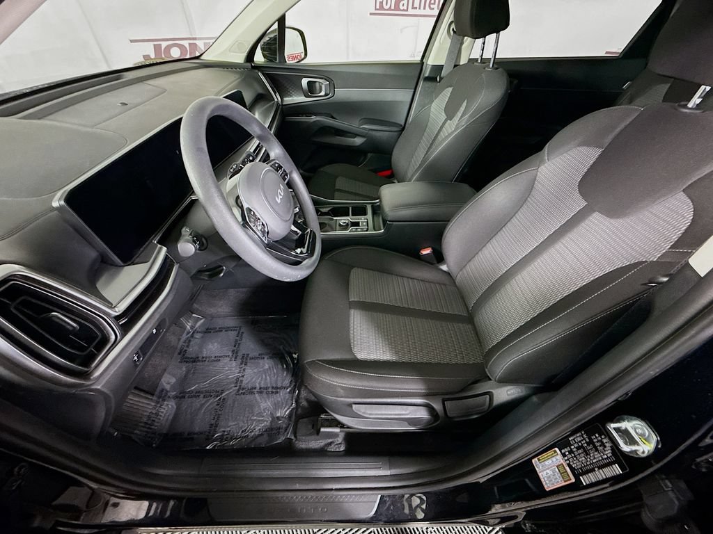Certified 2025 Kia Sorento LX FWD image 25