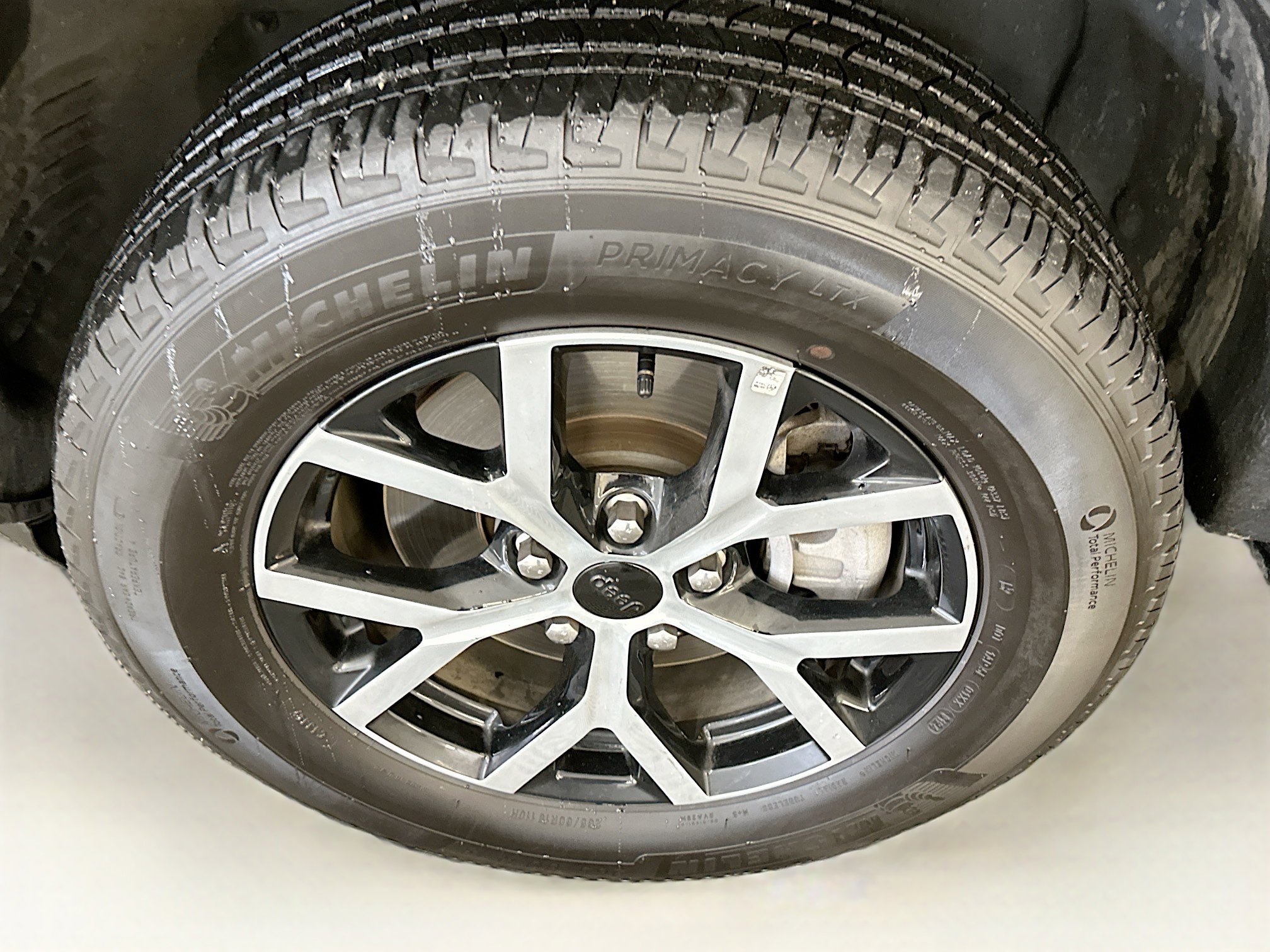 Used 2024 Jeep Grand Cherokee L Limited w/ Luxury Tech Group II image 11