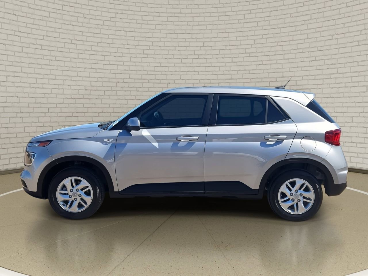 Used 2025 Hyundai Venue SE image 8