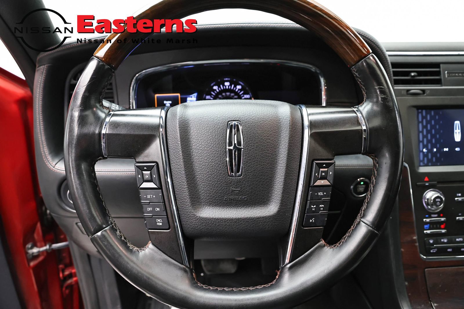 Used 2016 Lincoln Navigator Reserve AWD/4WD image 10