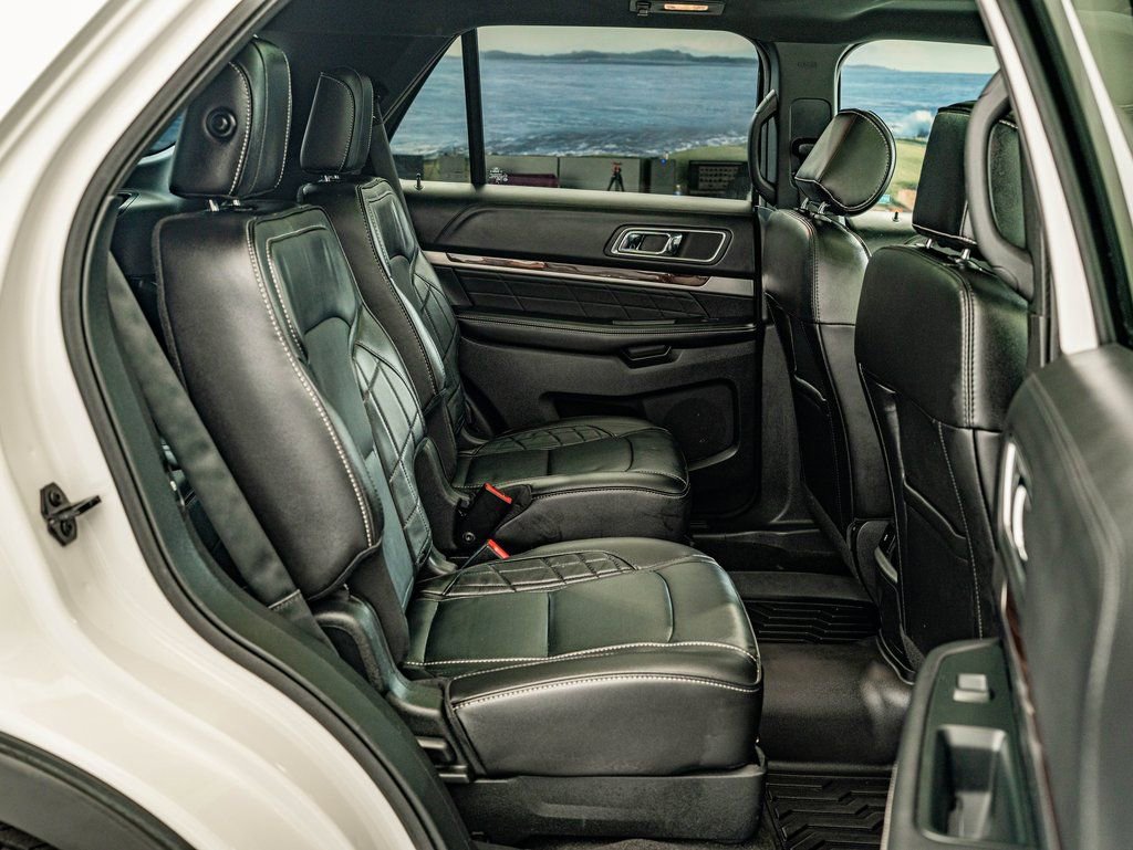 Used 2017 Ford Explorer Platinum image 34