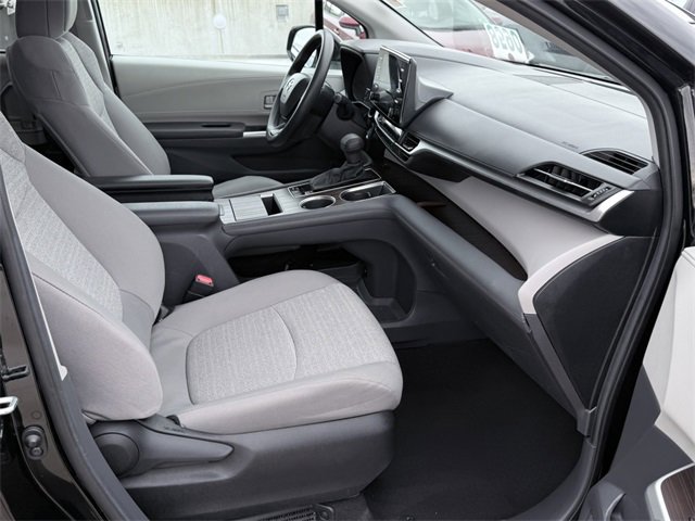 Certified 2024 Toyota Sienna LE image 7