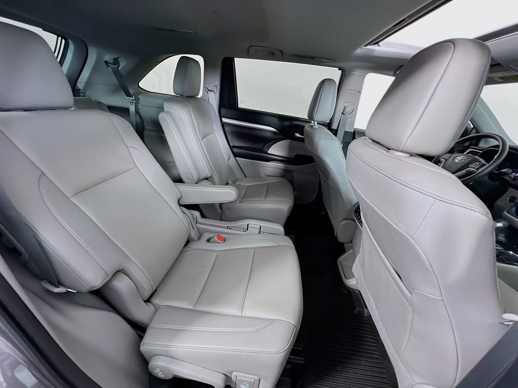 Used 2019 Toyota Highlander XLE w/ Protection Package #3 AWD/4WD image 29