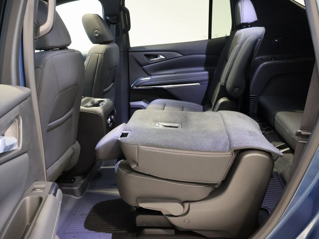 Used 2025 Chevrolet Traverse LT w/ Sun and Wheel Package image 32