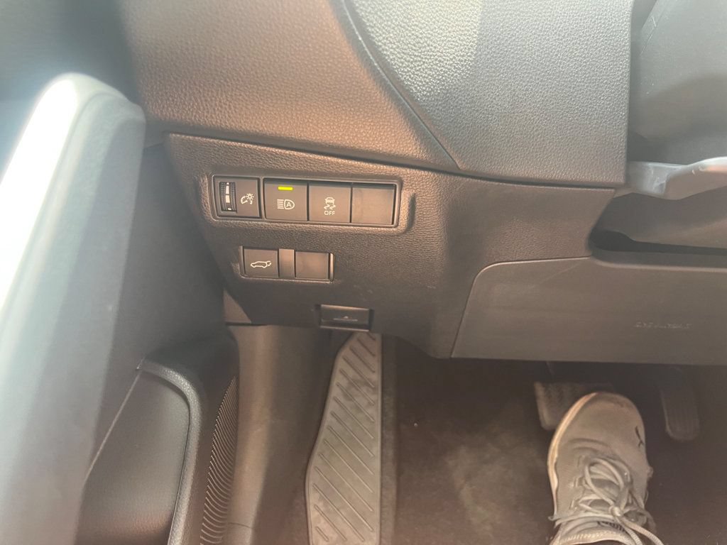 Used 2026 Toyota Corolla Cross XLE w/ Convenience Package FWD image 17
