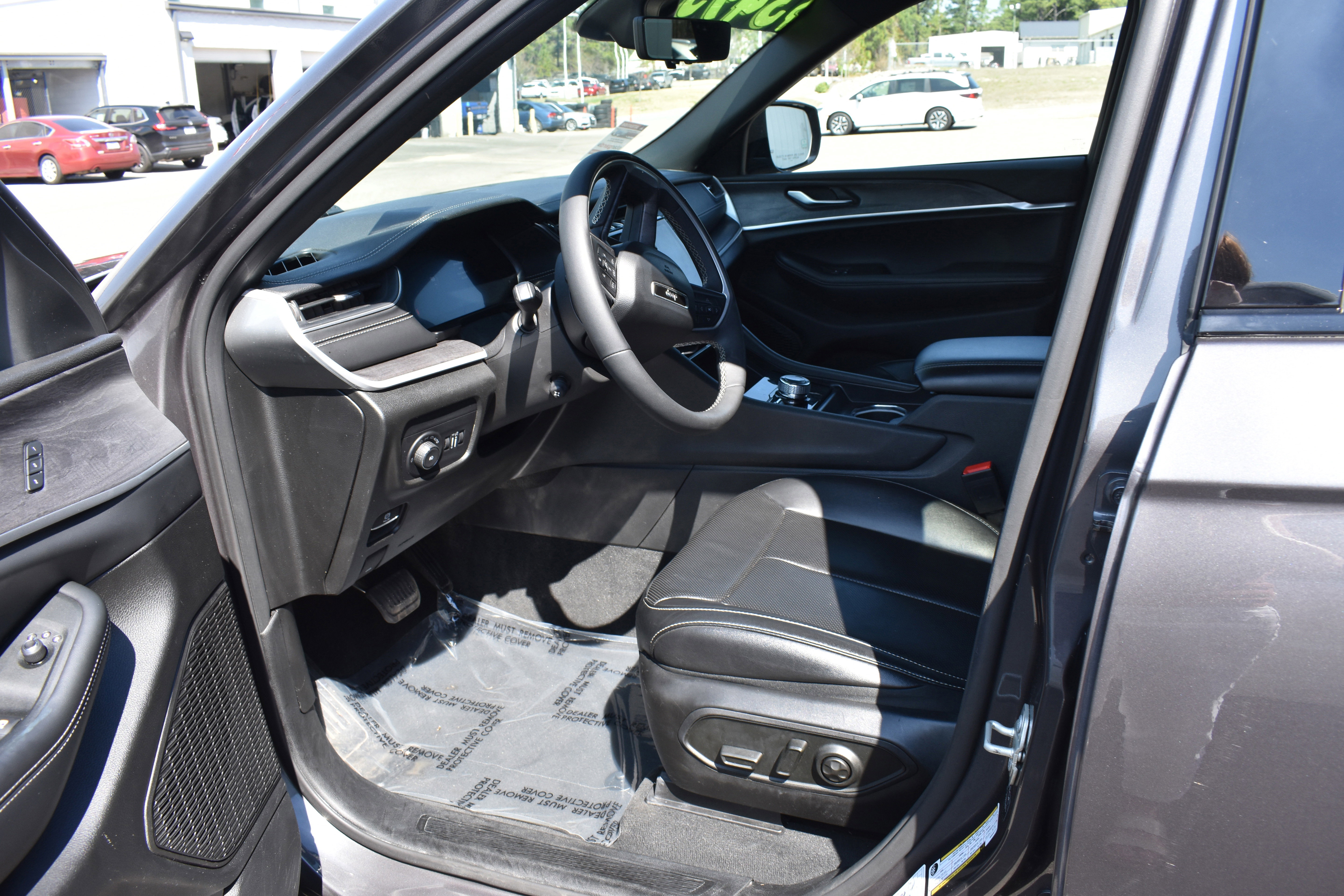 Used 2024 Jeep Grand Cherokee L Limited w/ Luxury Tech Group II image 12