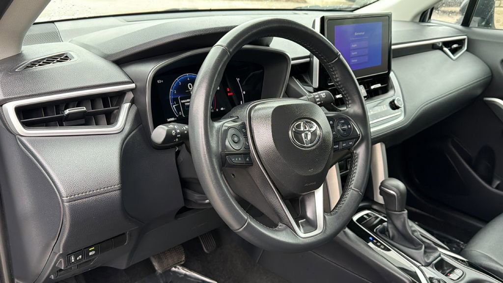 Used 2025 Toyota Corolla Cross XLE FWD image 22