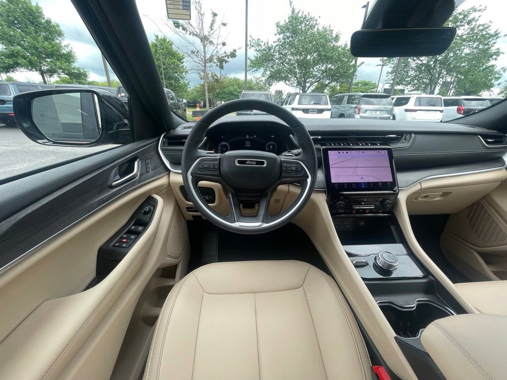 Certified 2025 Jeep Grand Cherokee Limited AWD/4WD image 19