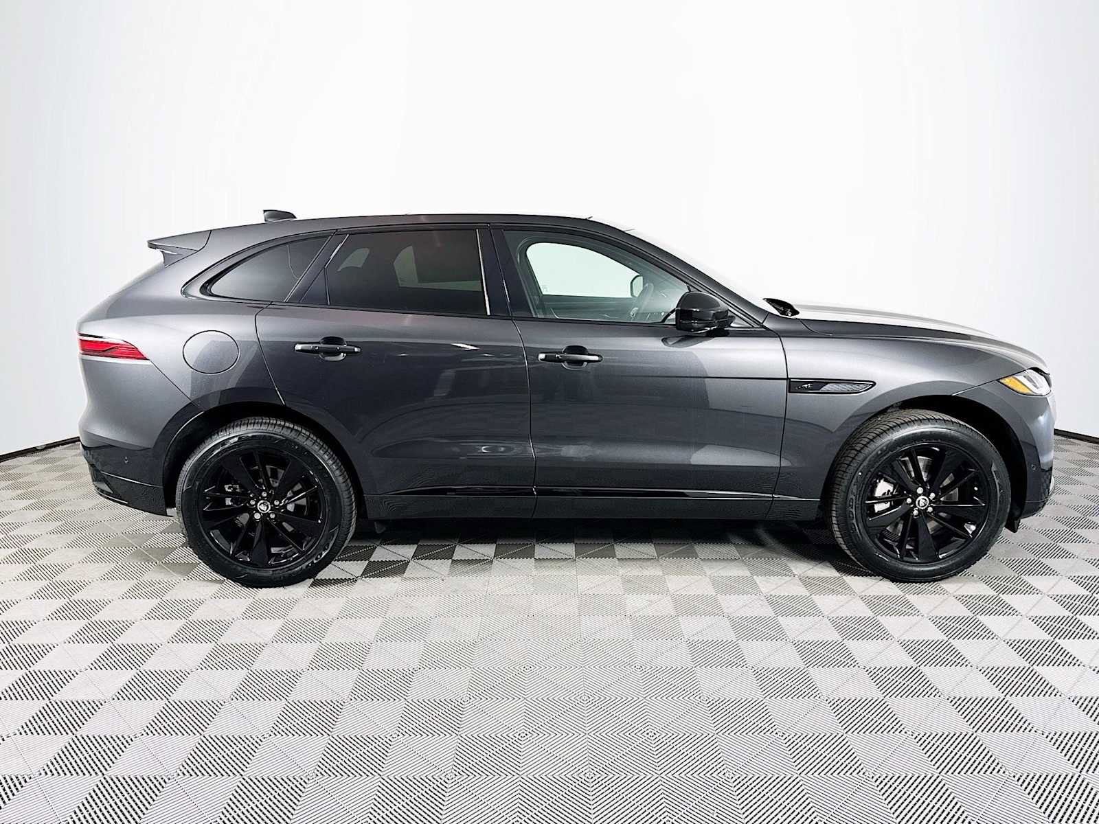 New 2026 Jaguar F-PACE R-Dynamic S image 4
