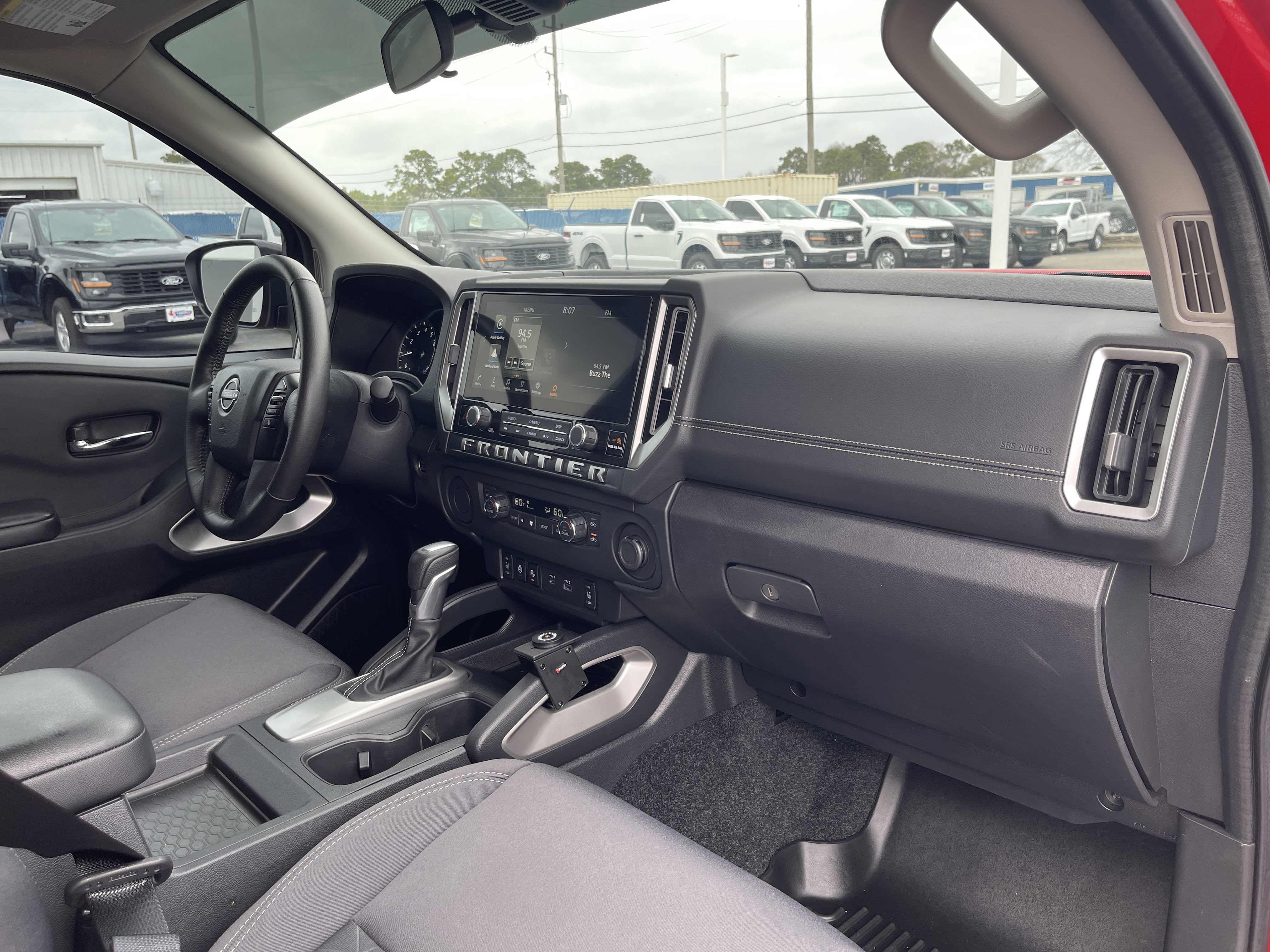 Used 2025 Nissan Frontier SV w/ SV Convenience Package image 13