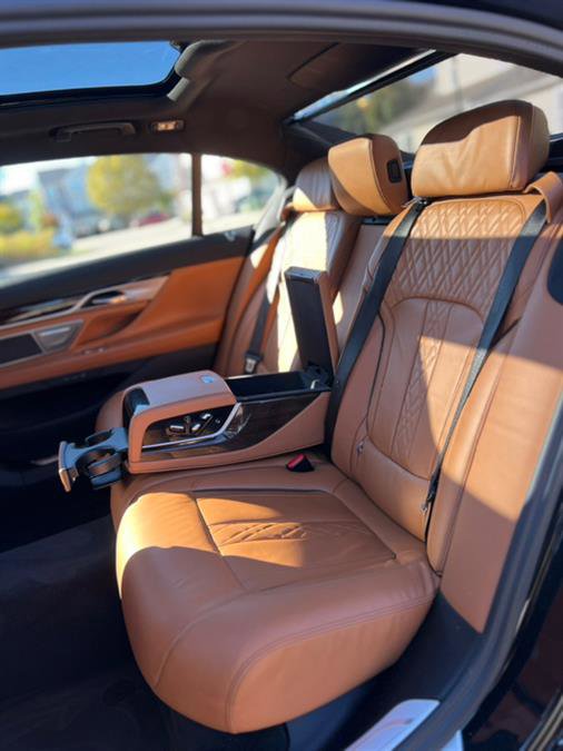 Used 2022 BMW 750i xDrive w/ M Sport Package image 13