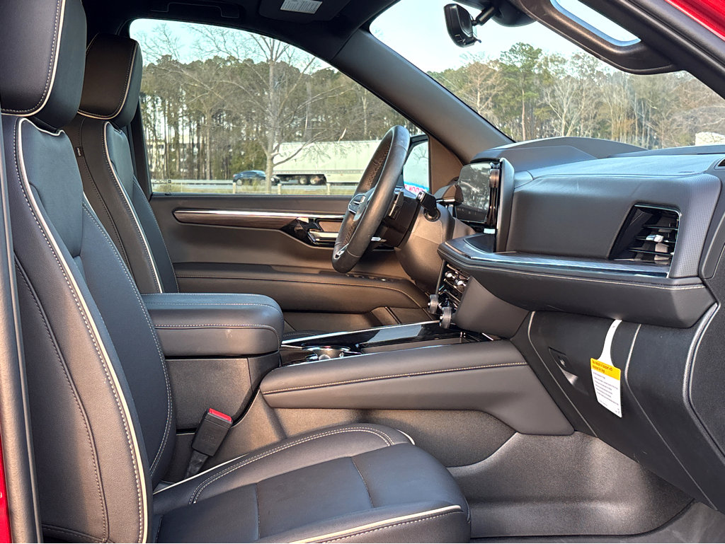 New 2025 Chevrolet Suburban Premier image 8