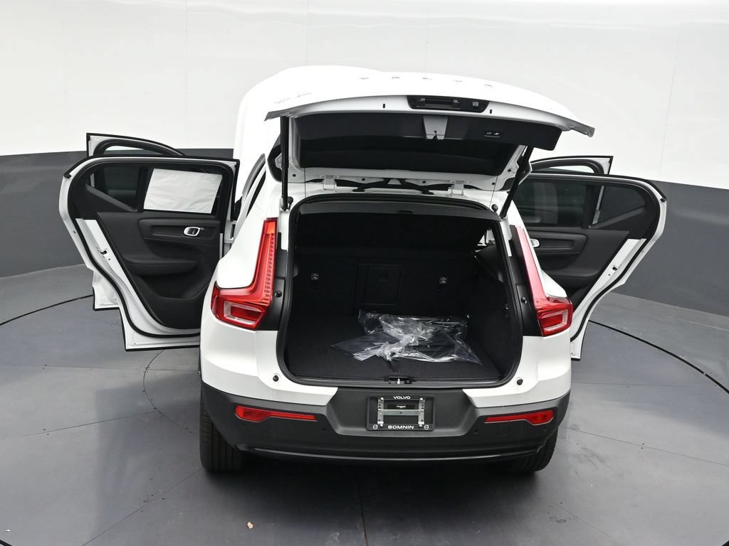 New 2026 Volvo XC40 B5 Plus w/ Climate Package AWD/4WD image 34