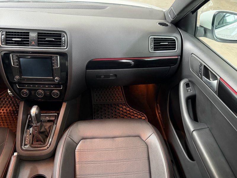 Used 2016 Volkswagen Jetta GLI SEL FWD image 18