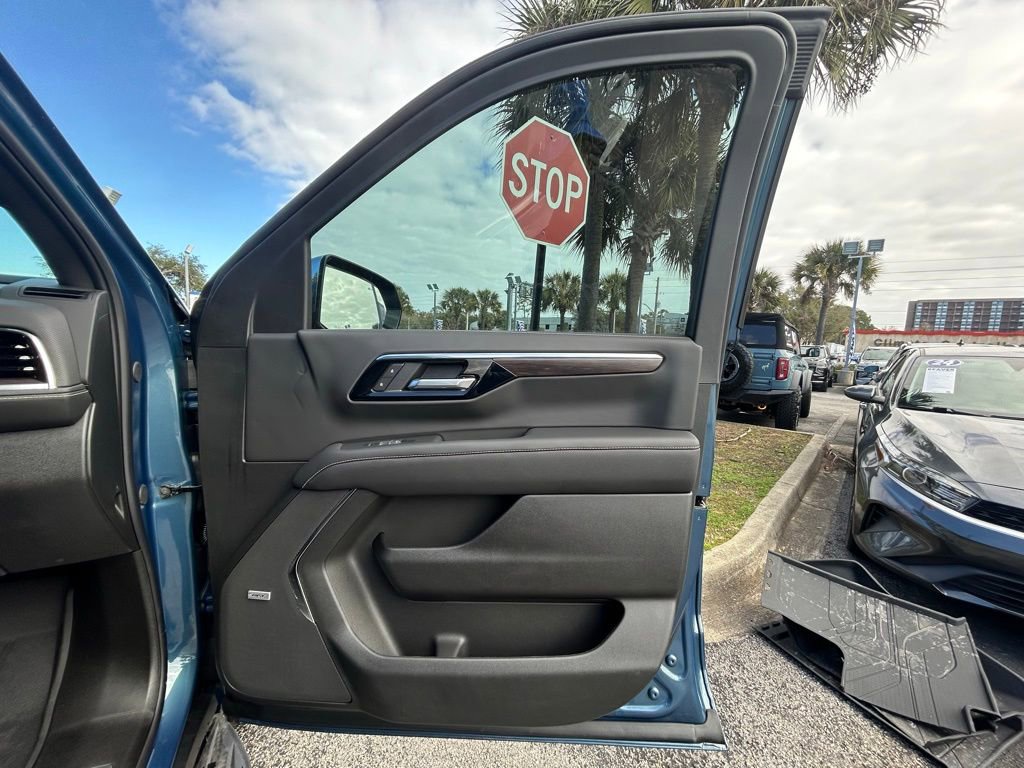 New 2026 Chevrolet Suburban Premier w/ Sun And Tow Package image 27