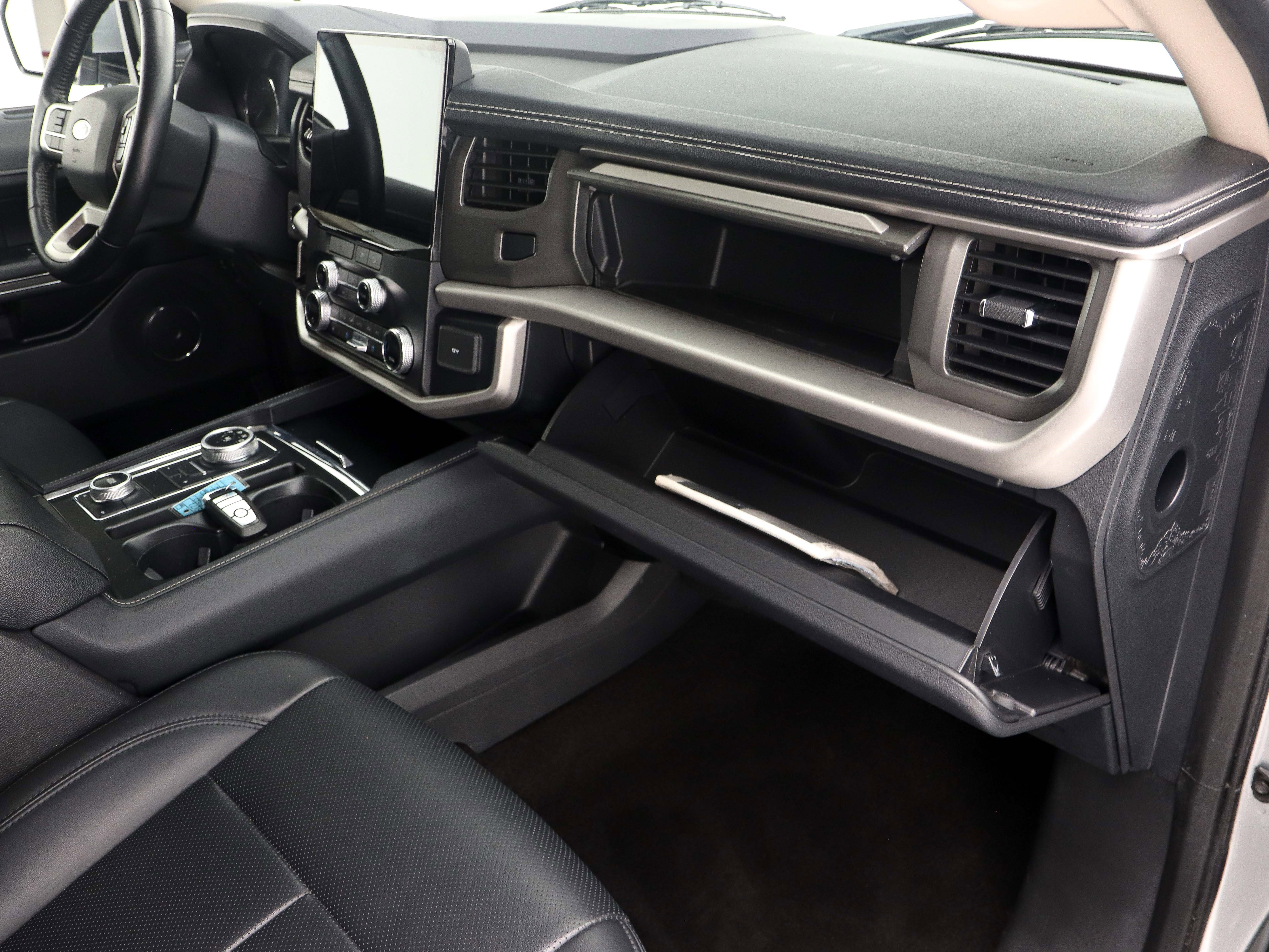 Used 2023 Ford Expedition Max XLT image 19