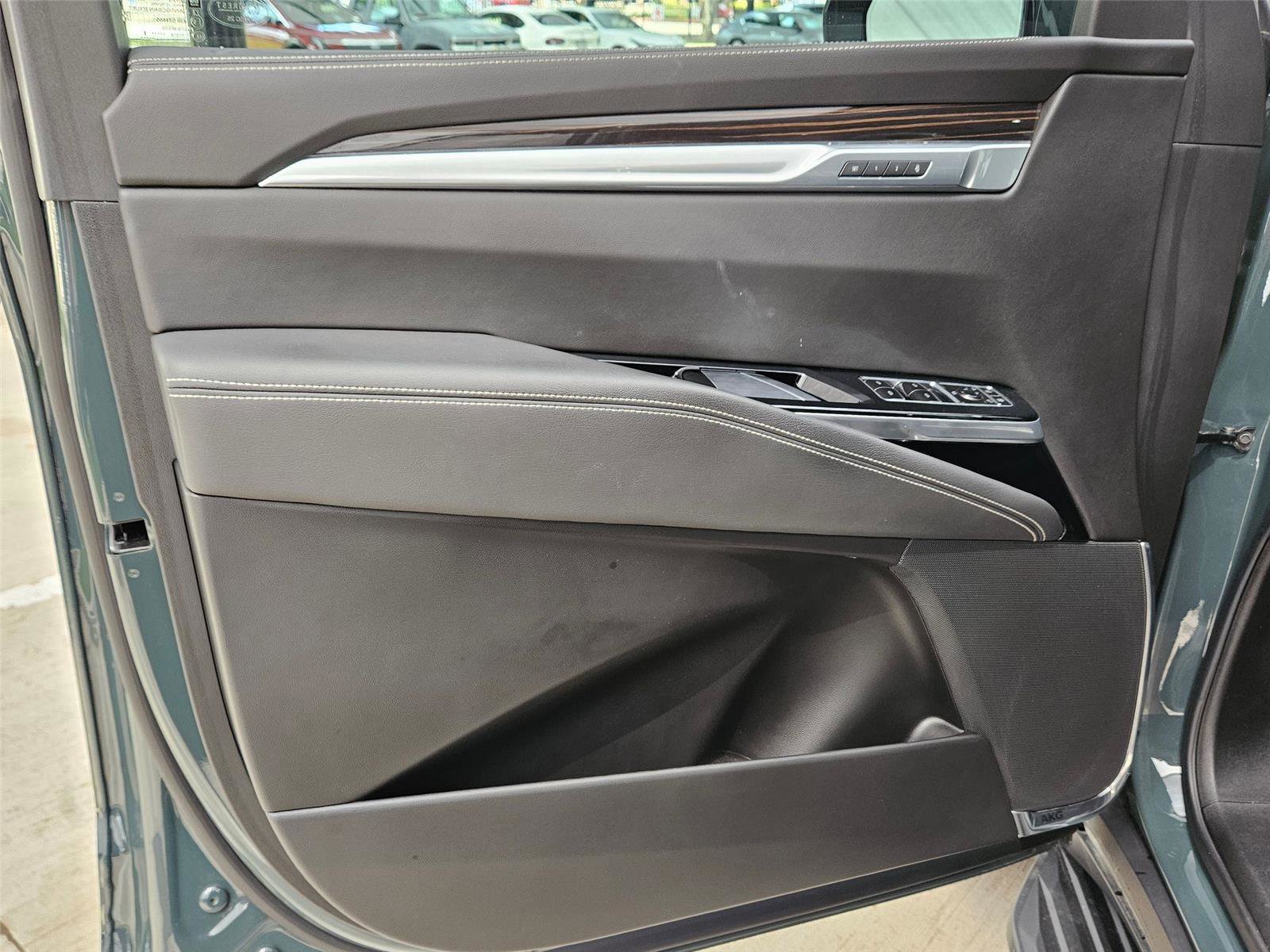 Certified 2025 Cadillac Escalade Premium Luxury w/ LPO, Floor Liner Package AWD/4WD image 24