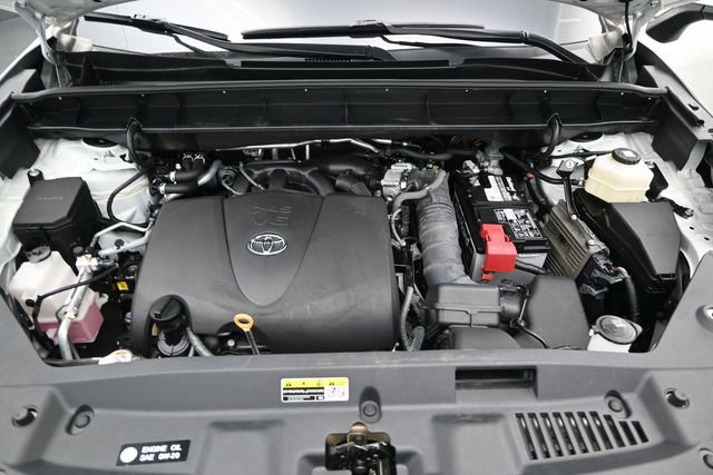 Used 2020 Toyota Highlander LE FWD image 19