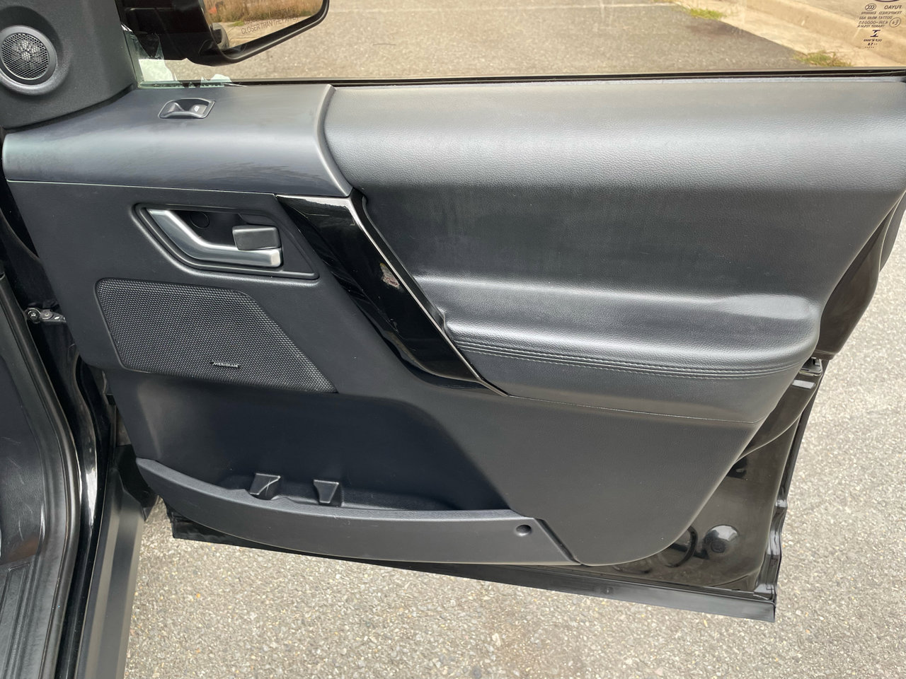 Used 2015 Land Rover LR2 HSE image 20