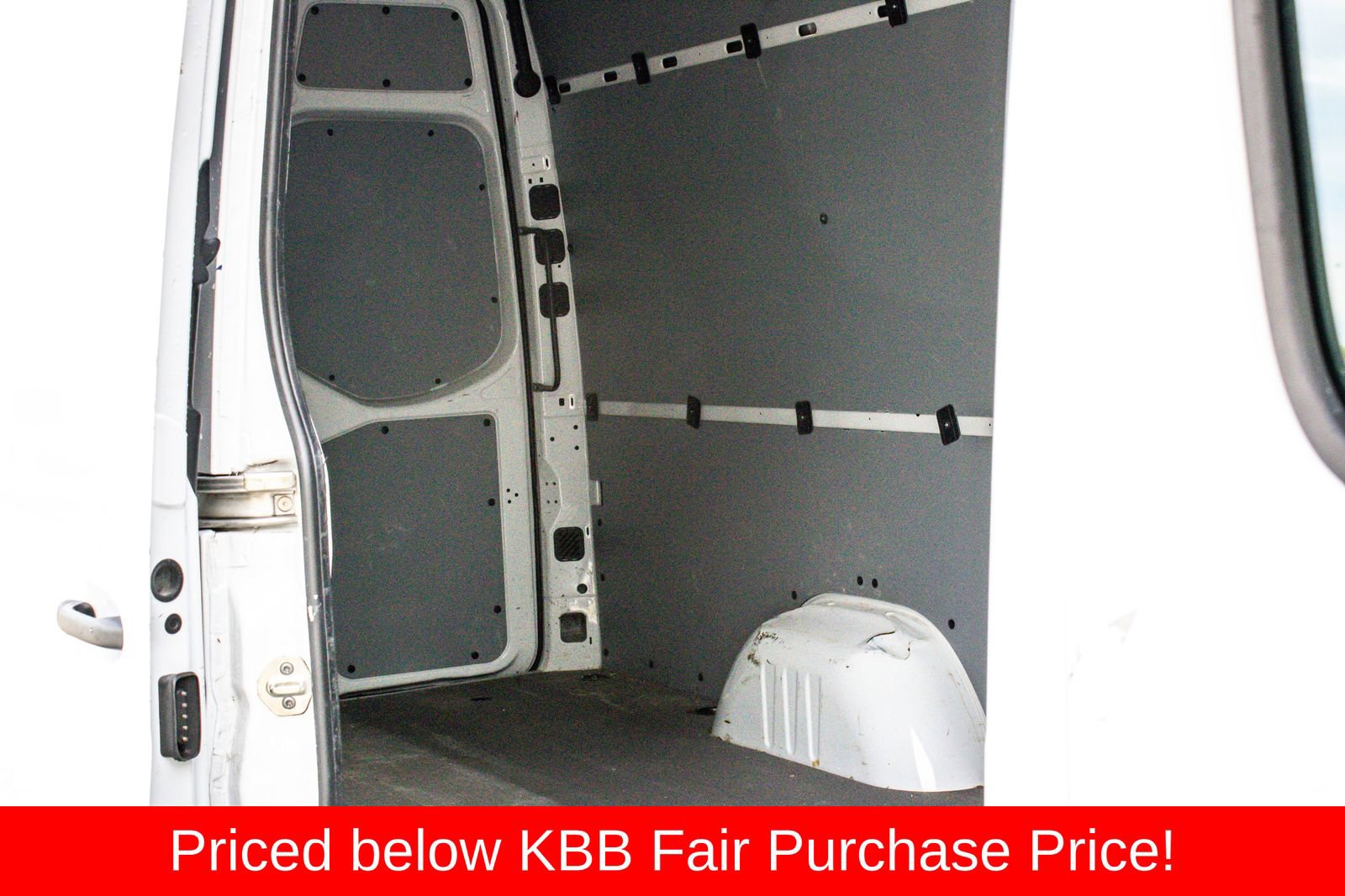 Used 2021 Mercedes-Benz Sprinter 2500 w/ Driver Convenience Package image 15