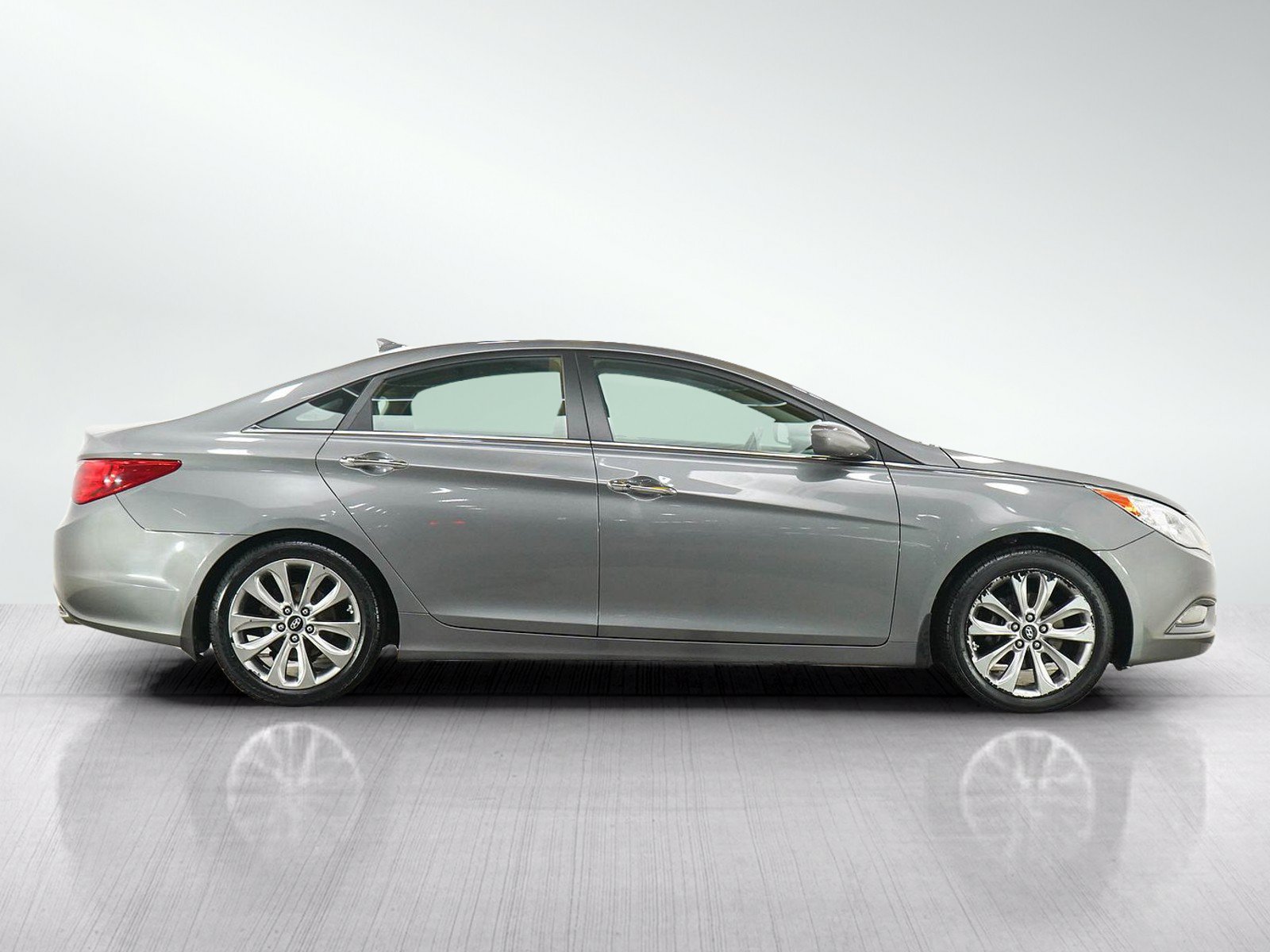 Used 2011 Hyundai Sonata SE w/ Navigation & Sunroof Pkg 4 FWD image 6