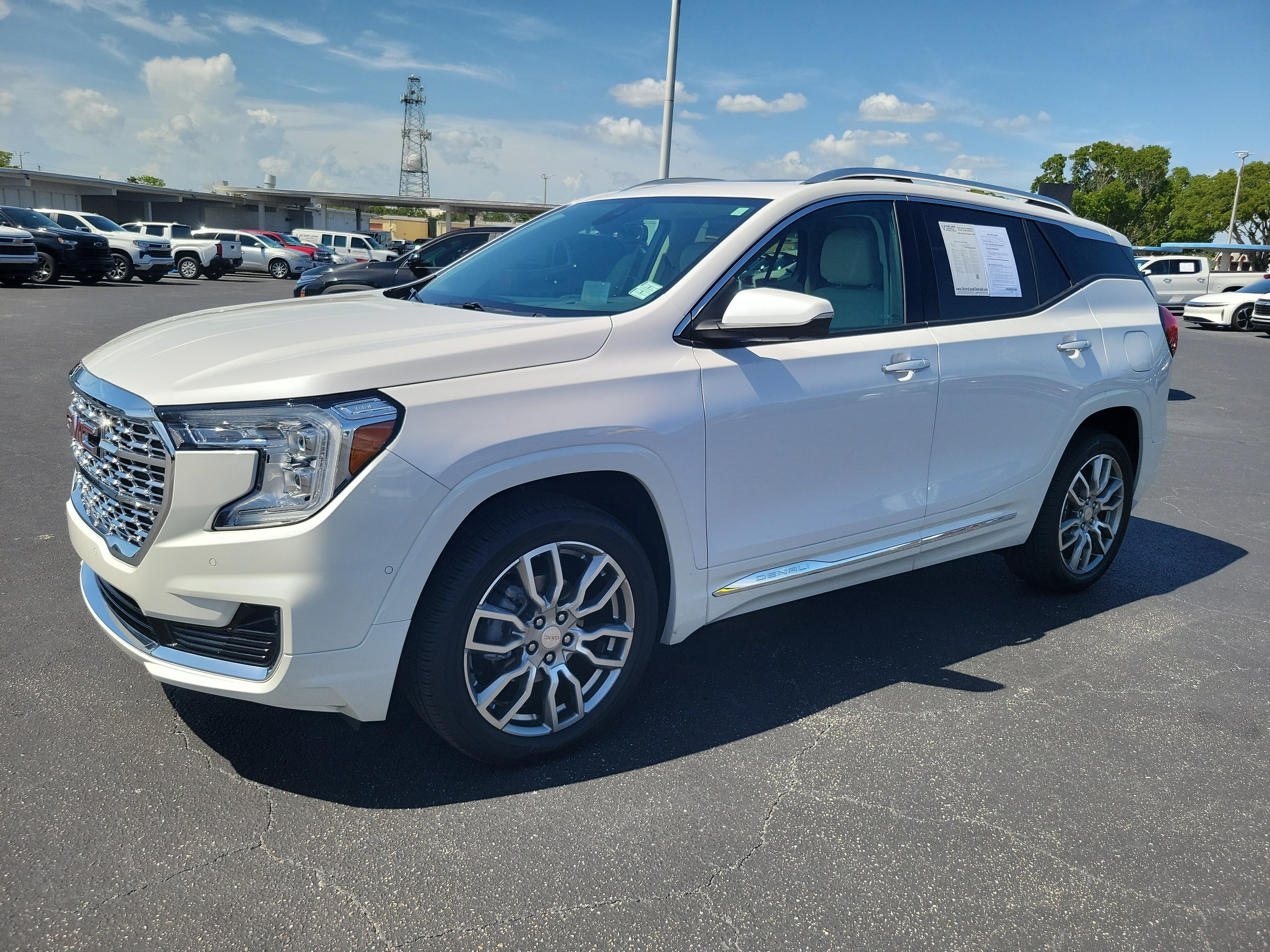 Used 2023 GMC Terrain Denali w/ Denali Premium Package AWD/4WD image 2