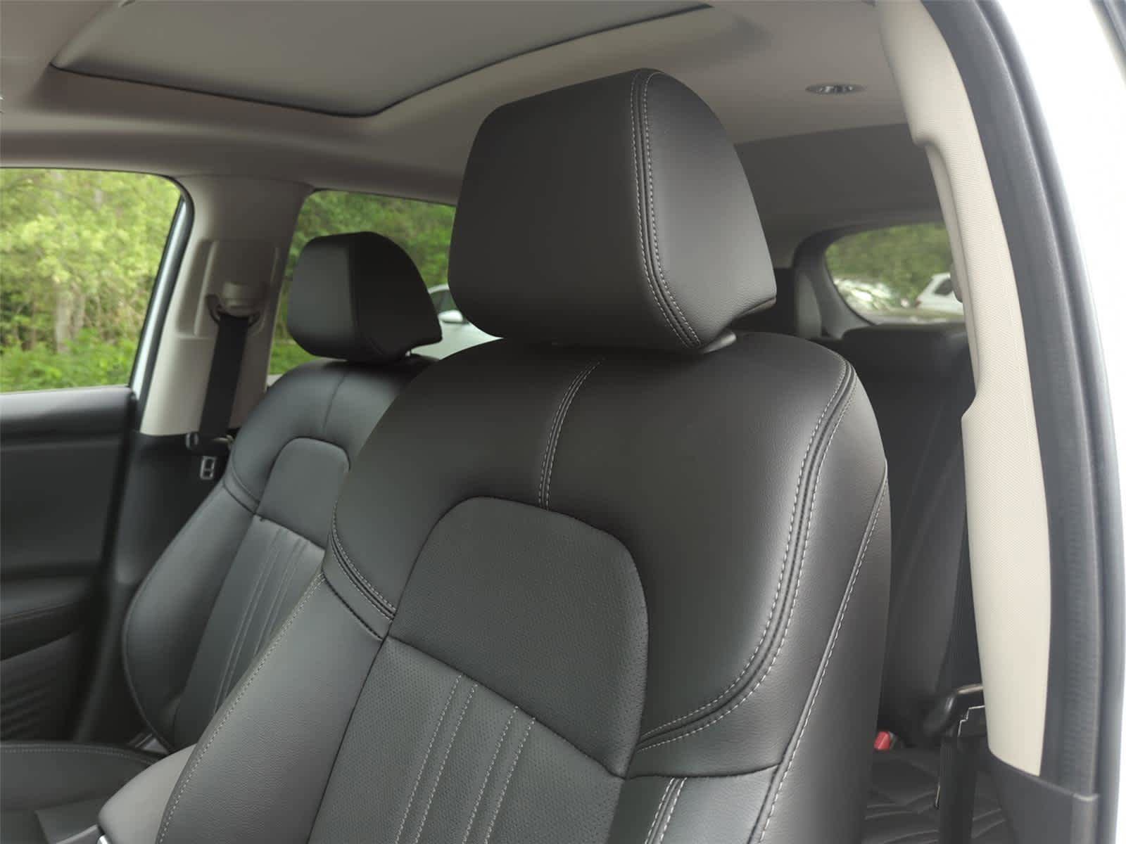 Used 2025 Honda HR-V EX-L image 16
