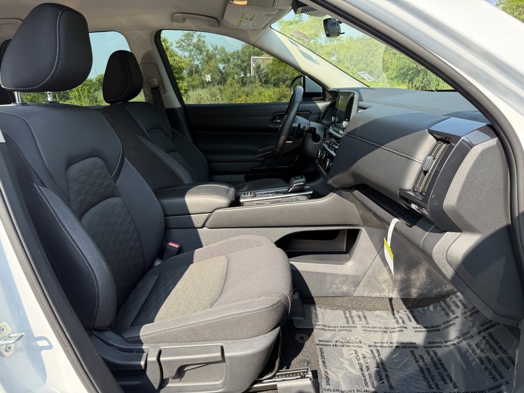 Certified 2025 Nissan Pathfinder SV image 32