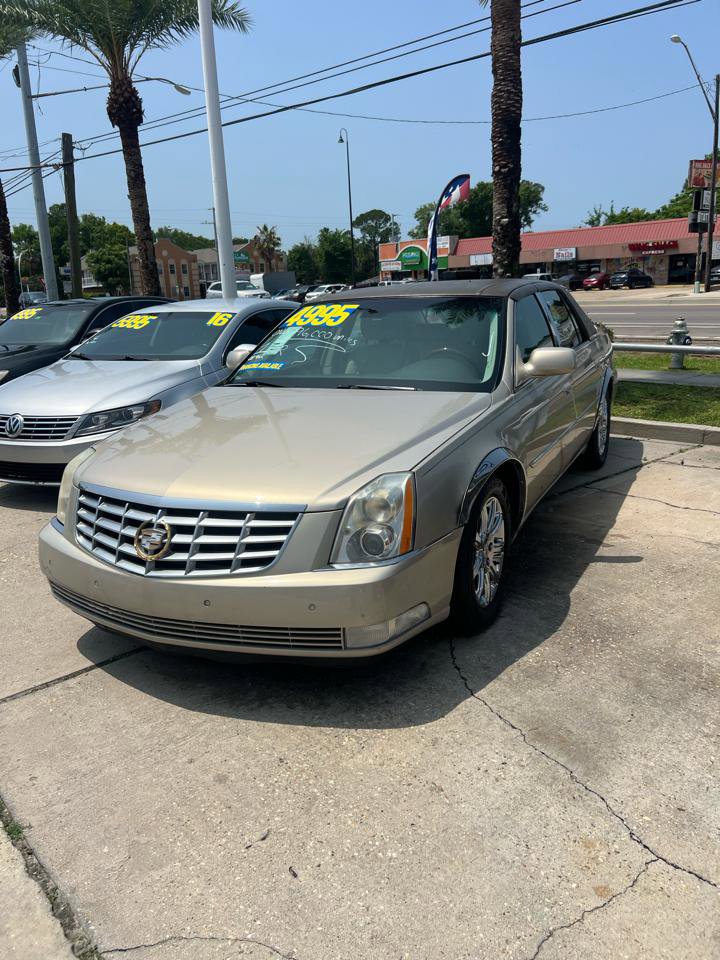 Used 2008 Cadillac DTS Luxury II FWD image 2