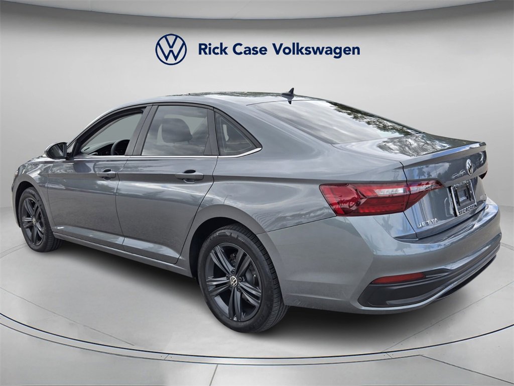 Certified 2024 Volkswagen Jetta SE w/ Panoramic Sunroof Package image 7
