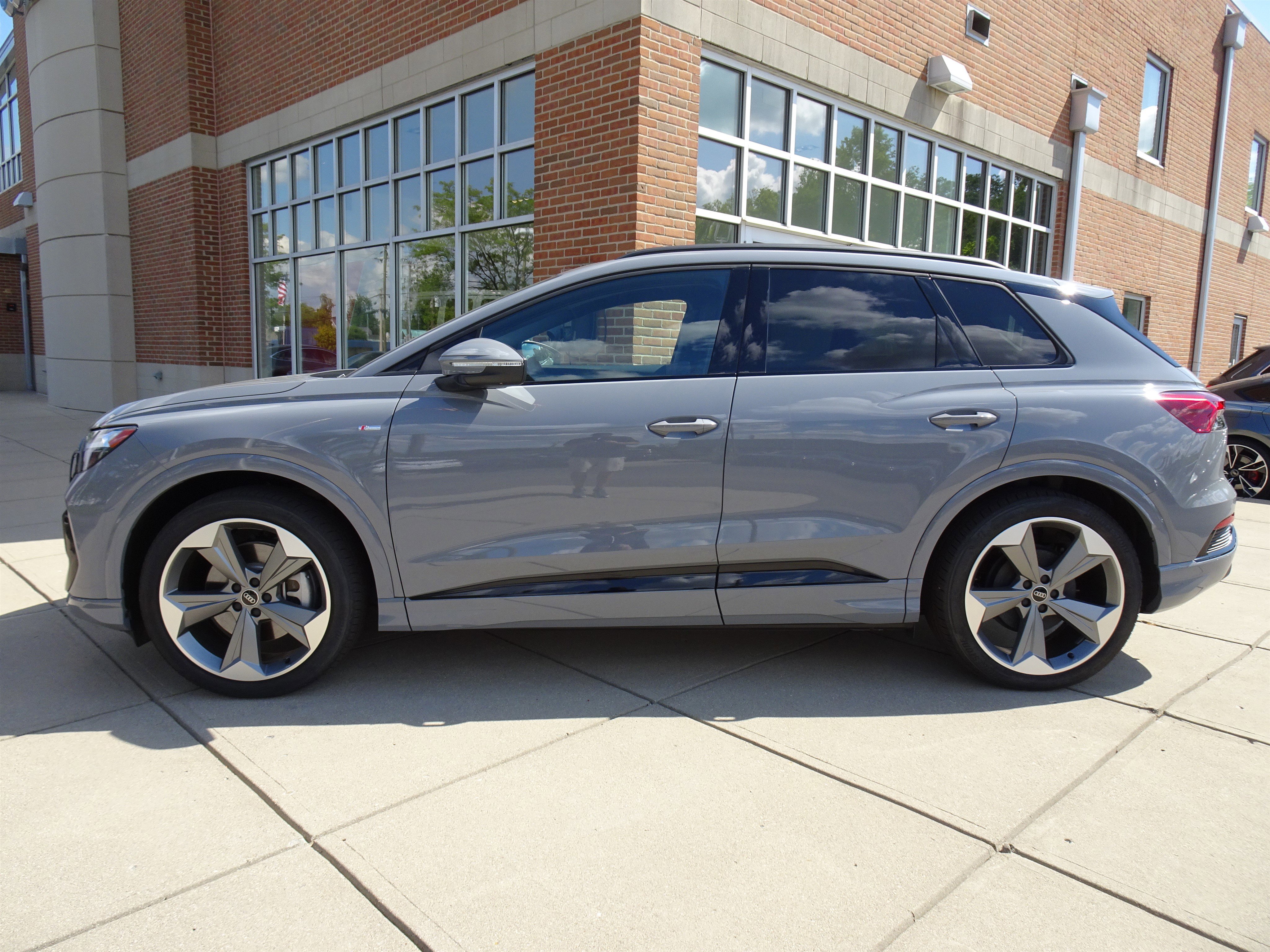 New 2025 Audi Q4 e-tron Premium Plus image 2