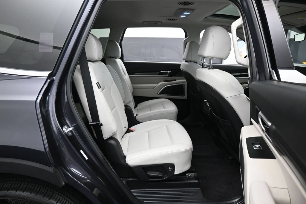 Used 2025 Kia Telluride S FWD image 39